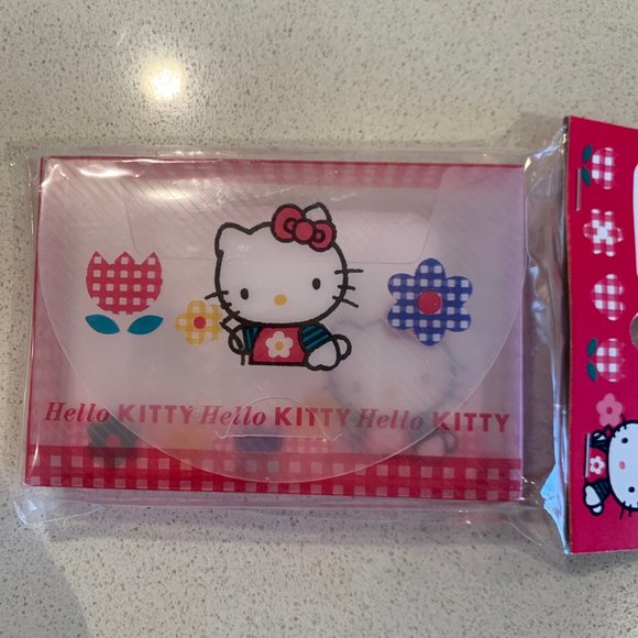 LOT OF 2 HELLO KITTY CASES - Picture 6 of 11